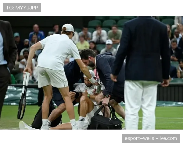 假摔判罚中裁判依据接触程度与意图判定是否出示黄牌