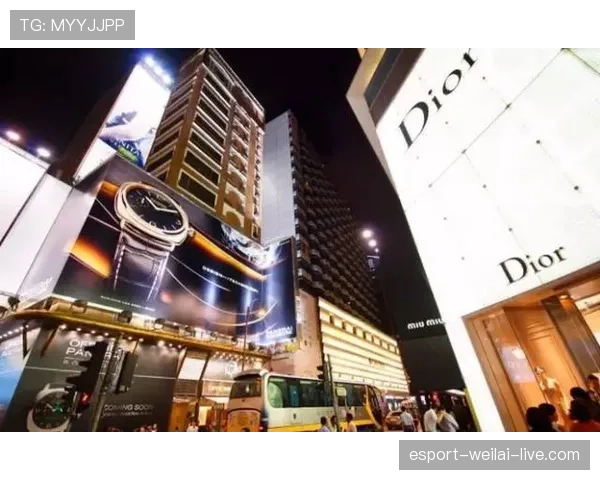 林孝埈训练完直接去奢侈品店扫货？