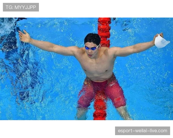 汪顺家的冰箱里只有水煮鸡胸肉和冰块