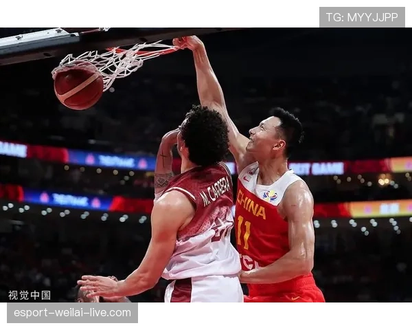 易建联训练完顺手拎了杯冰美式，这自律程度真没谁了